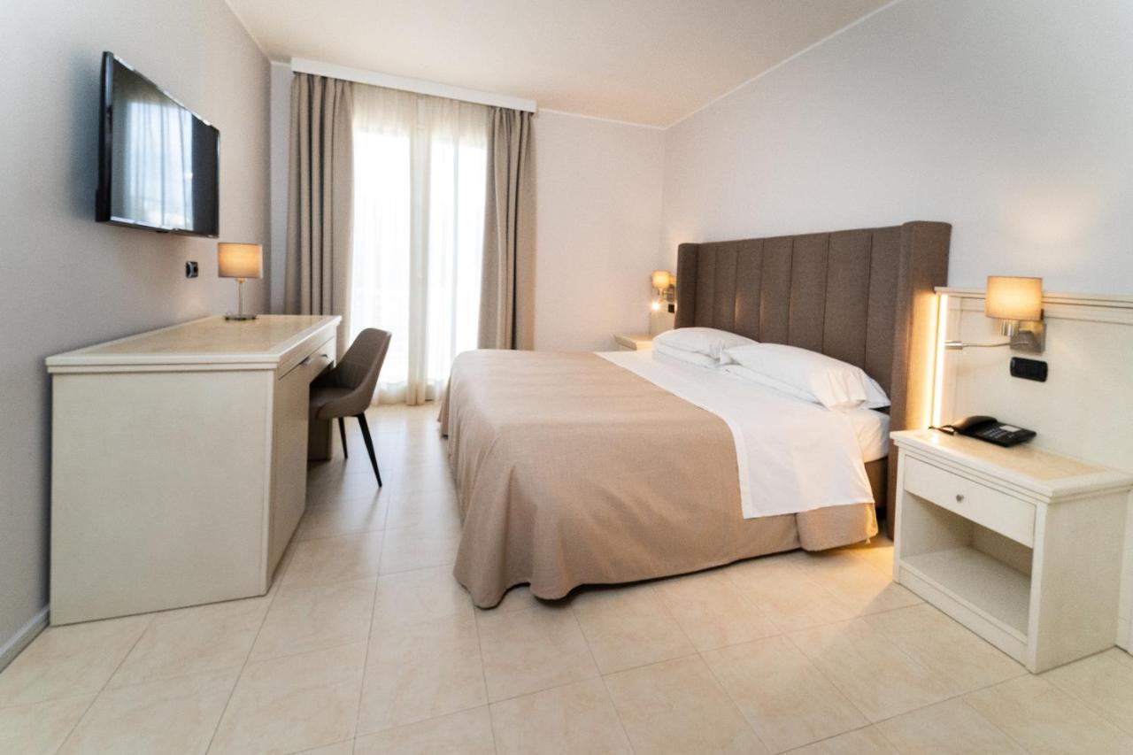Hotel Falli Порто-Чезарео Екстер'єр фото